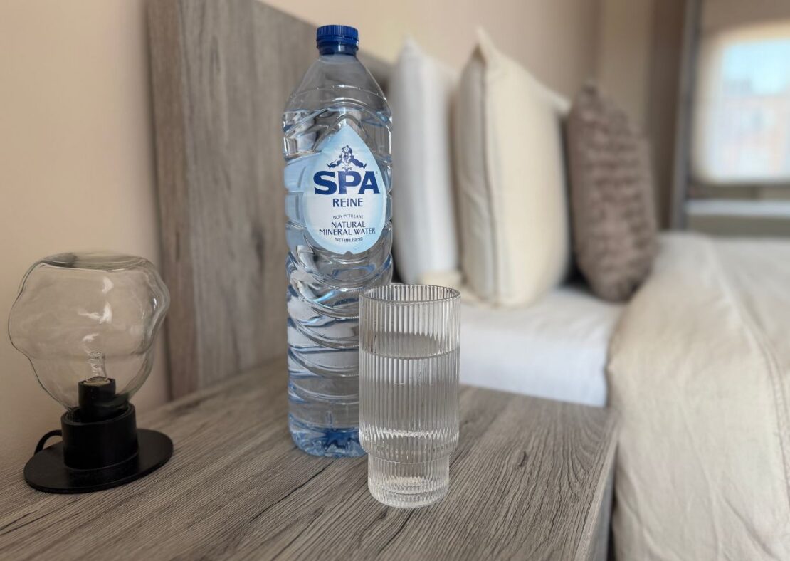 SPA® Reine op een nachtkastje